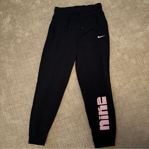 Nike Joggers Women’s Medium